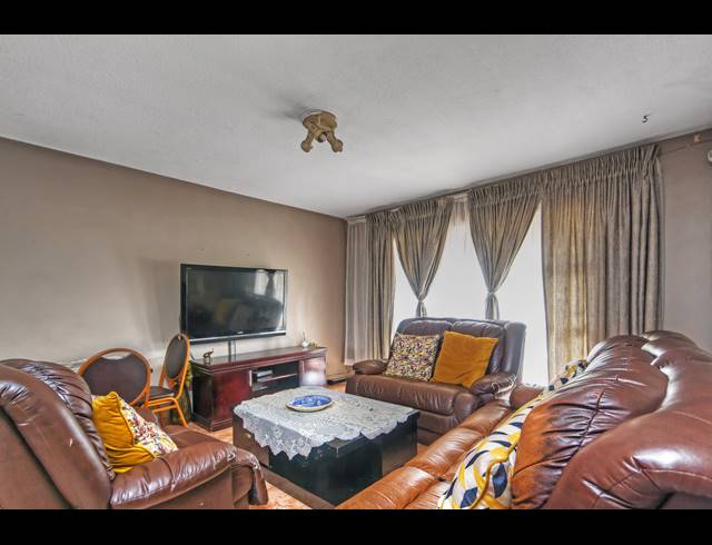 2 BEDROOM APARTMENT FOR SALE IN RIDGEWAY
